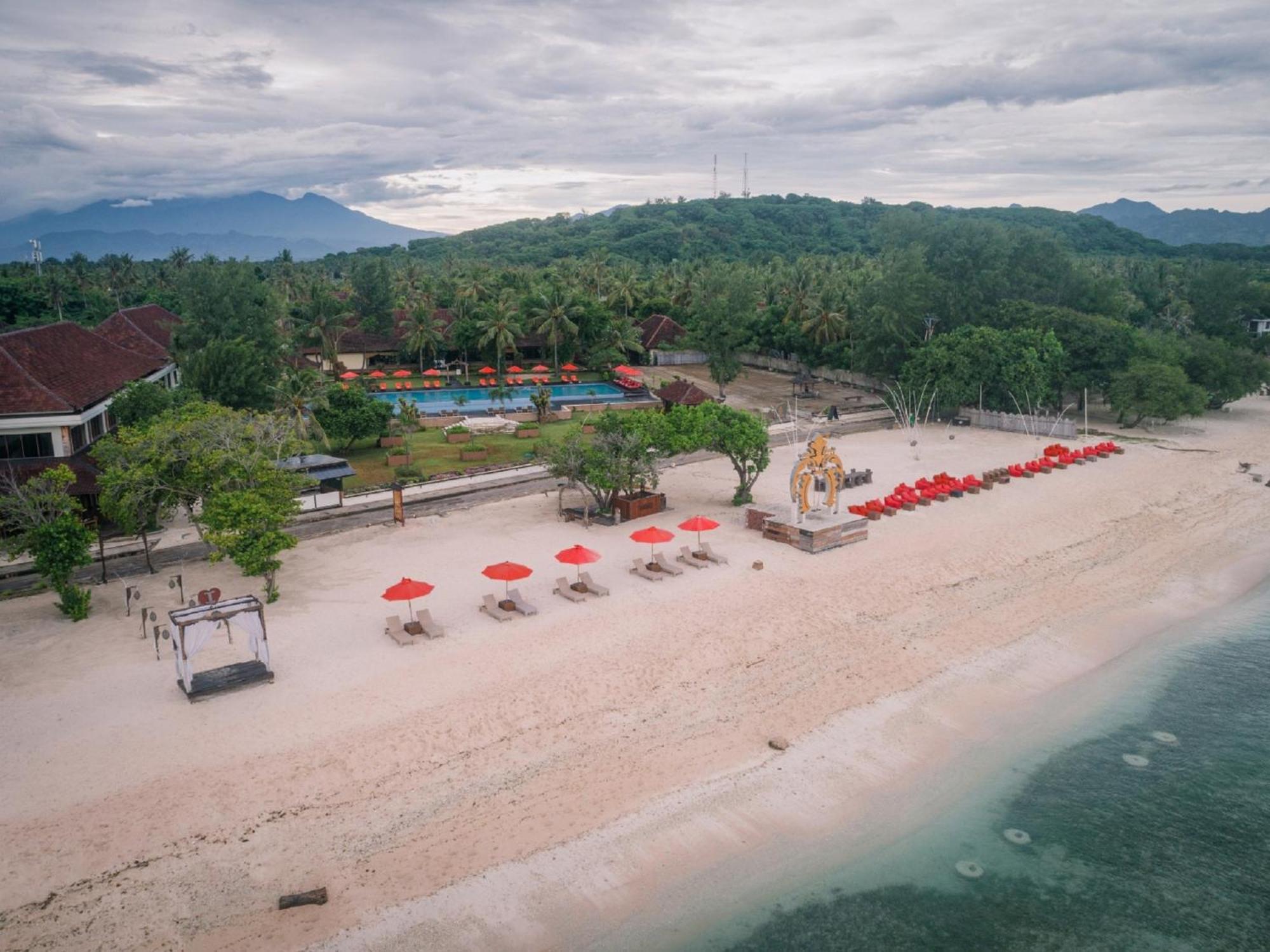 Ombak Sunset Hotel Gili Trawangan Exterior photo