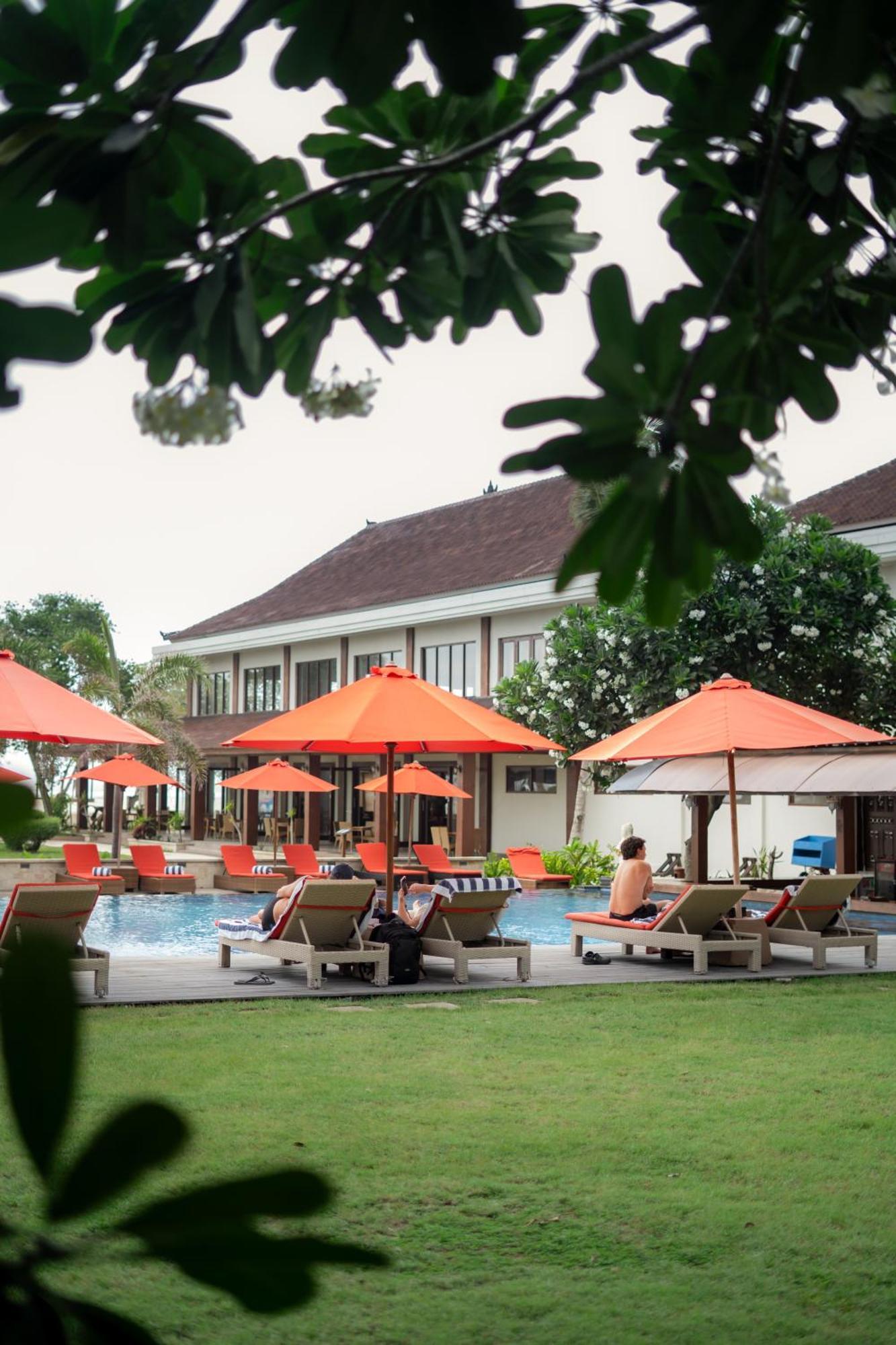 Ombak Sunset Hotel Gili Trawangan Exterior photo
