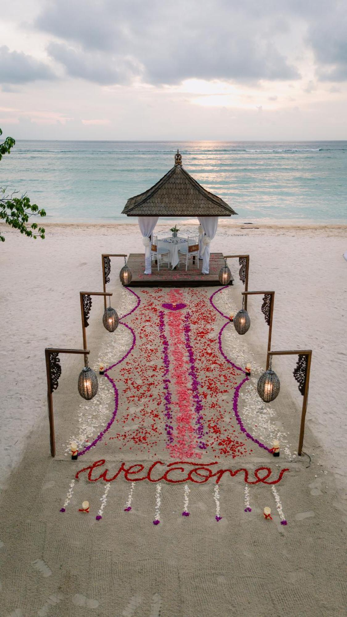Ombak Sunset Hotel Gili Trawangan Exterior photo